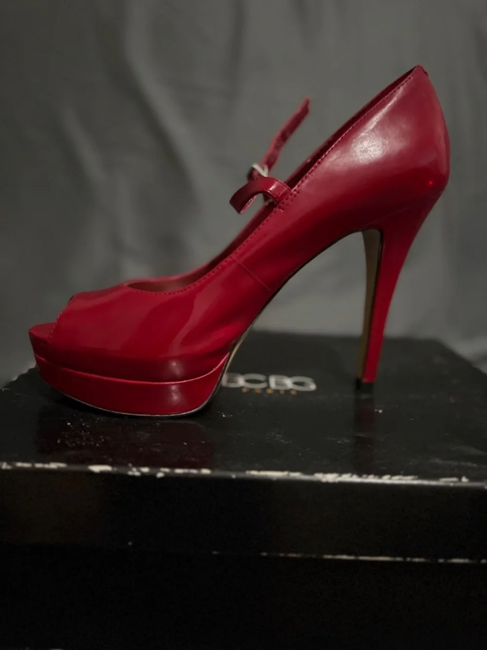 Red Pumps - Picture 5 of 16